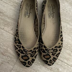 Skechers memory foam cheetah flats Sz 10